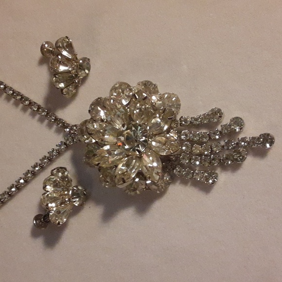 c1950 Crystal Flower Shaped Pendant Brooch w/ adorning Chain + Earring Set - Picture 8 of 8